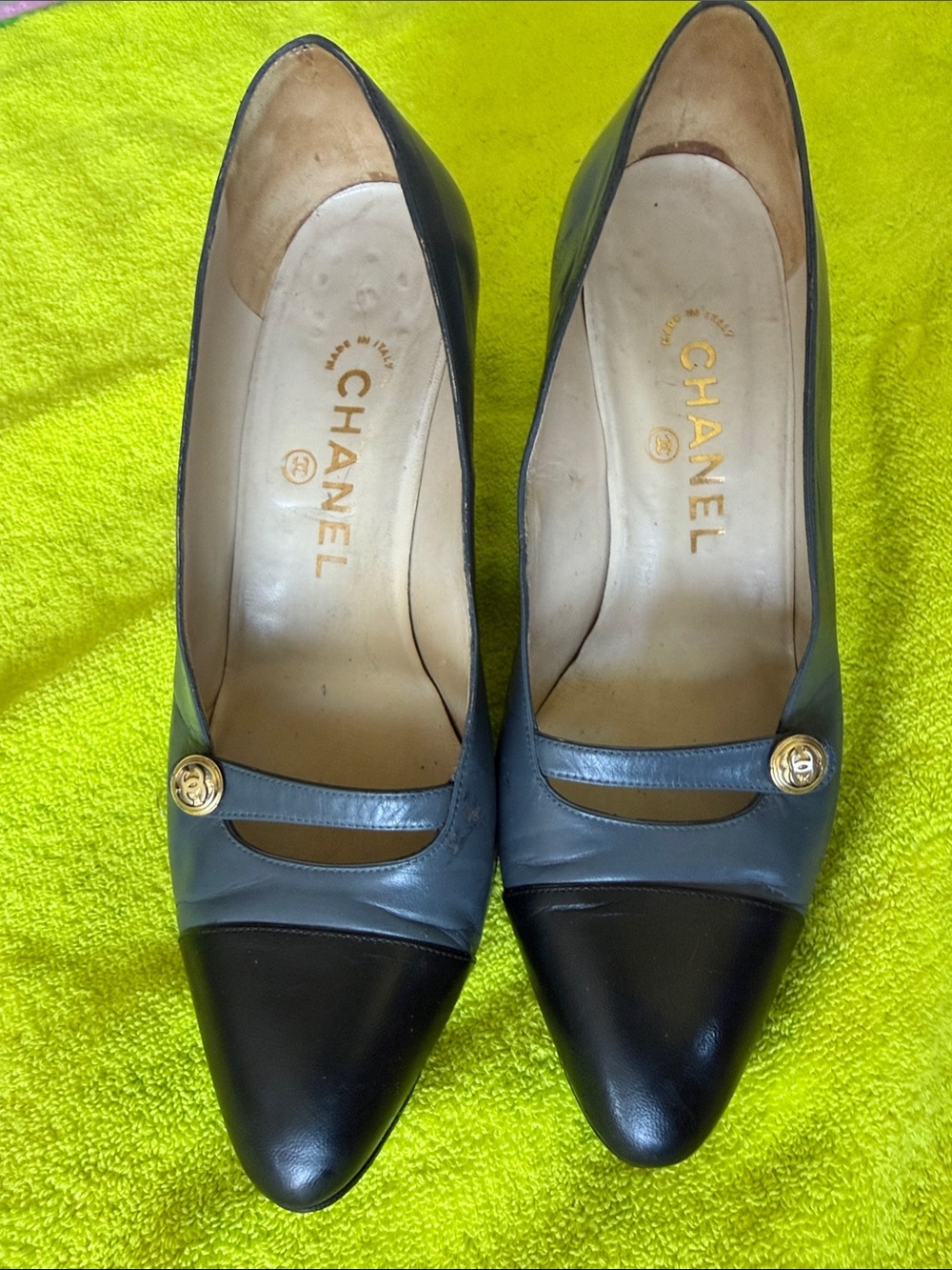 CHANEL Two-Tone Leather Pointed Toe Pumps in Black and Gray